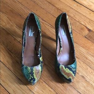 Steve Madden Snake Print Pumps - Size 8